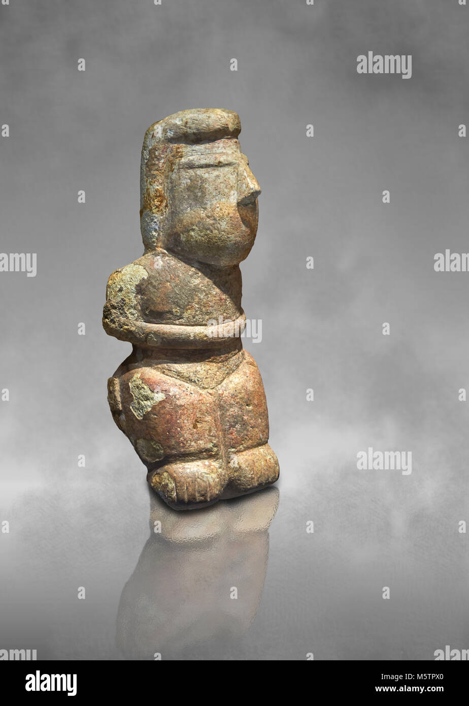 Oriente Neolítico arenisca quartzose estatua de una diosa desde el sitio arqueológico de Cott'e en Segarlu Baccas, Cerdeña. Museo Archeologico nazio Foto de stock