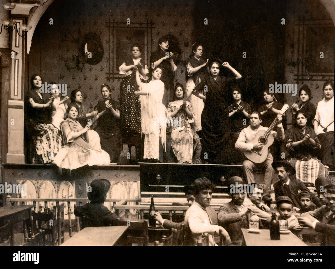 Guitarra flamenca dibujo fotografías e imágenes de alta resolución - Alamy