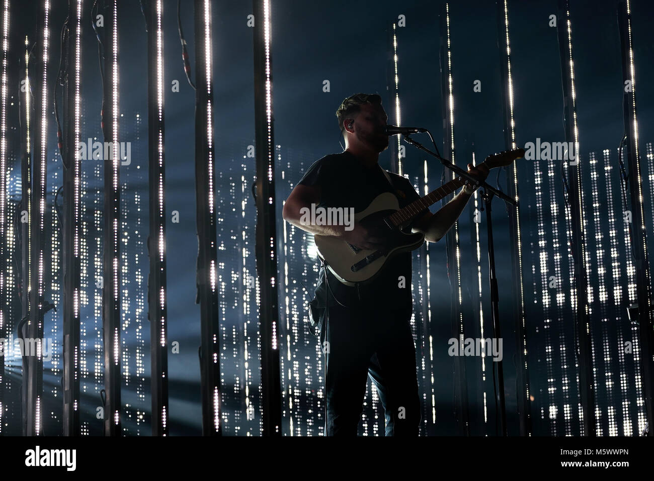 BARCELONA - JAN 8: Alt-J (banda de música indie rock) realice en concierto en el Sant Jordi Club sede el 8 de enero de 2018, en Barcelona, España. Foto de stock