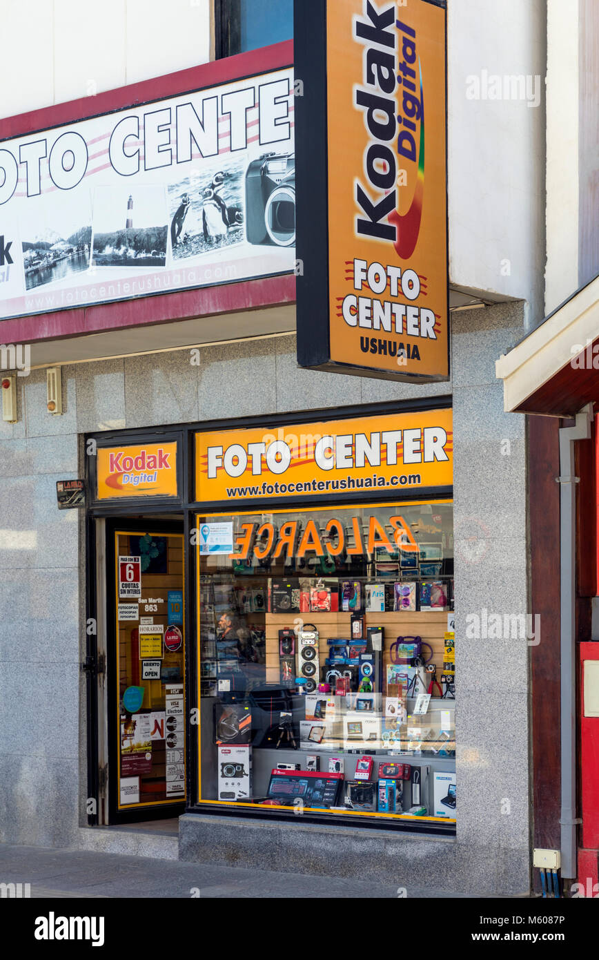 Centro de Foto Digital Kodak tienda en puerto de embarque de Ushuaia,  Argentina Fotografía de stock - Alamy