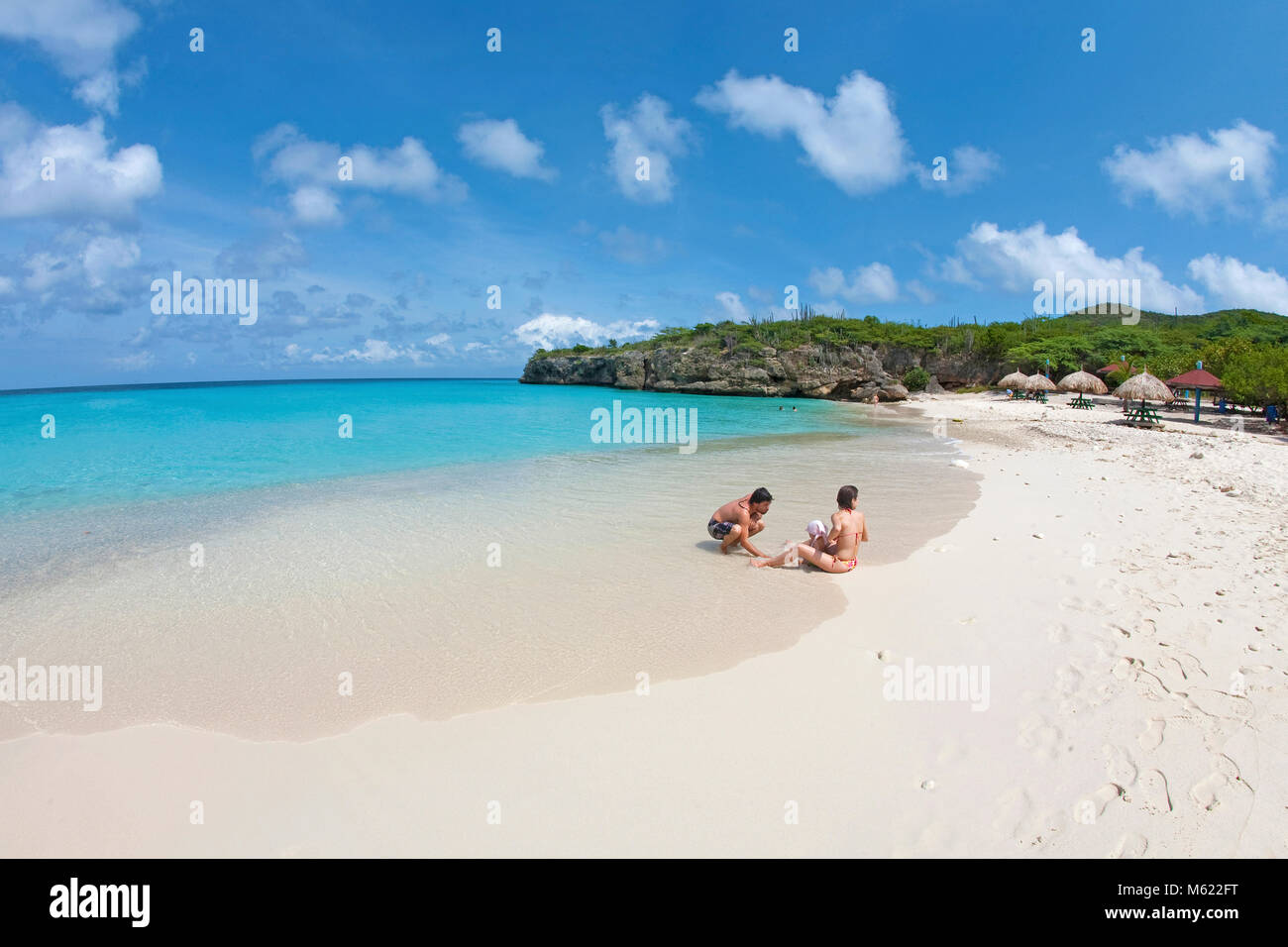 Los turistas en la playa popular 'Grote Knip', Curazao, Antillas Neerlandesas, Caribe, Mar Caribe Foto de stock