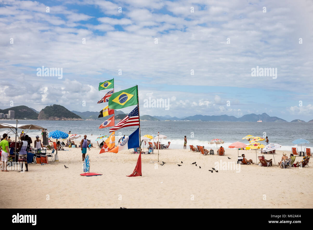 La Playa De Copacabana En Una Tarde Soleada Rio De Janeiro Brasil Fotografia De Stock Alamy