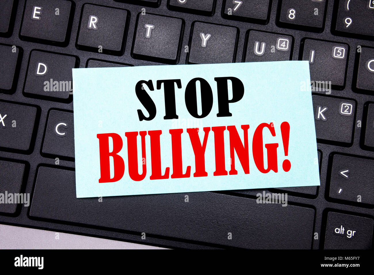 La palabra, la escritura detener el acoso. Concepto de negocio para la