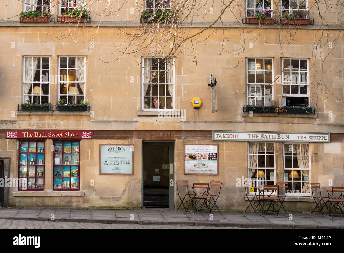 El baño y la bañera de Confitería Bun té Shoppe Bath Avon Inglaterra Foto de stock