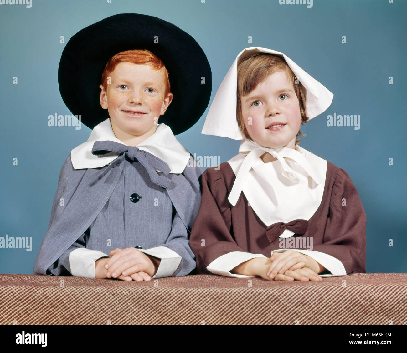Ropa de niños de 1950s fotografías e imágenes de alta resolución - Alamy