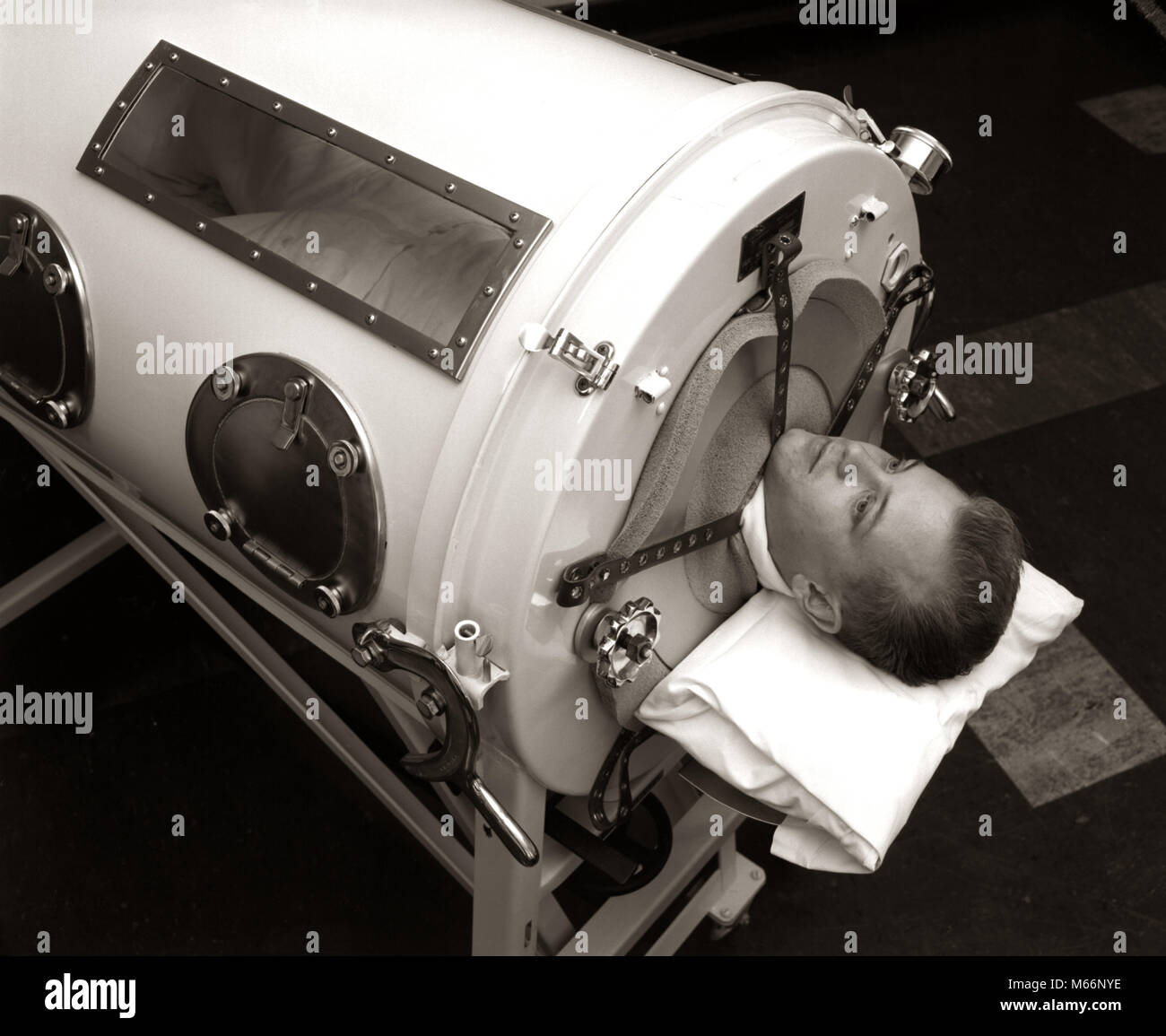 Iron lung polio fotografías e imágenes de alta resolución Alamy