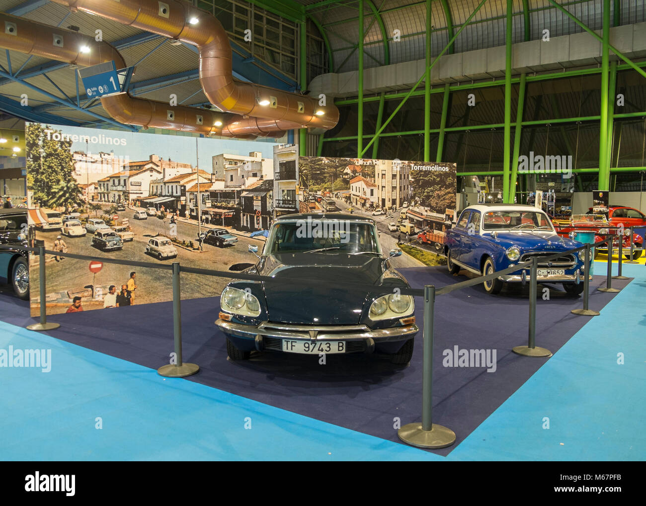 Citroën DS y el Peugeot 403. Retro Málaga 2018. España. Foto de stock