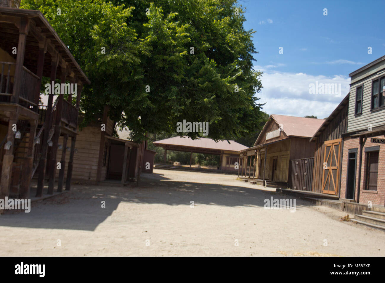 Paramount Ranch. Western Town es un lugar ideal para películas. Puede ser fácilmente reconstruido en diferentes ubicaciones de todo el mundo y se ha mantenido en el de C.S.I., Carnaval, cómo la borrachera construyeron América, Norbit, Flintstones Viva Rock Vegas, y Entourage incluye un gran granero de sonido con una rampa de velocidad de fase. Foto de stock