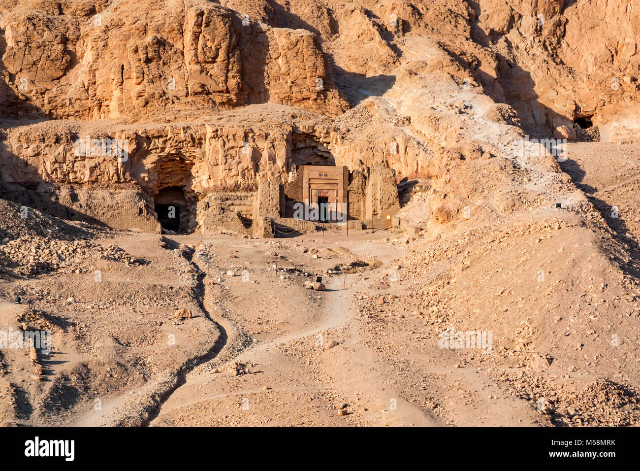 Entrada a la tumba de Hatshepsut constructores Fotografía de stock Alamy