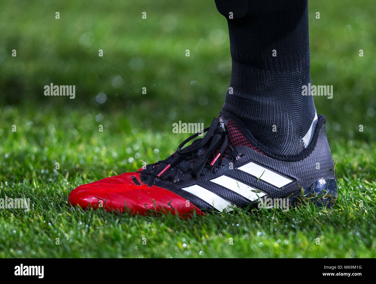 Zlatan Ibrahimovic de botas de fútbol de nike Manchester United antes del  EPL - Premier League entre West Bromwich Albion y Manchester United en  Fotografía de stock - Alamy