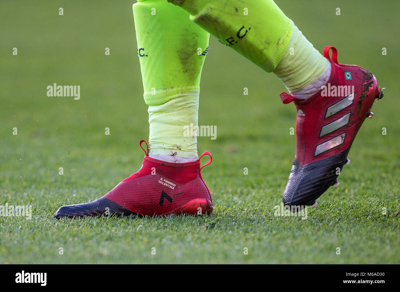 Roberto Firmino de Liverpool, calcetines y botas de fútbol de adidas  personalizado durante el EPL - Premier League entre bournemouth y Liverpool  en el Fotografía de stock - Alamy
