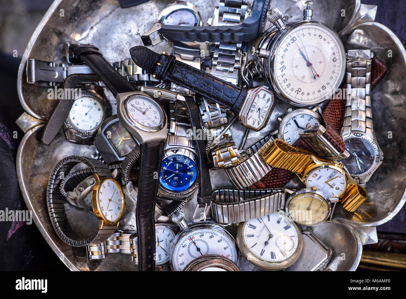 Mercado de relojes vintage fotografías e imágenes de alta resolución - Alamy