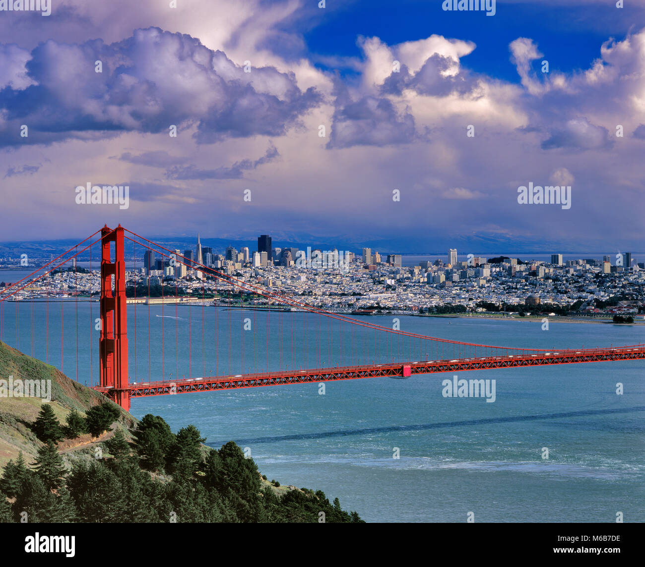 Nubes de tormenta, la Bahía de San Francisco, San Francisco, California Foto de stock