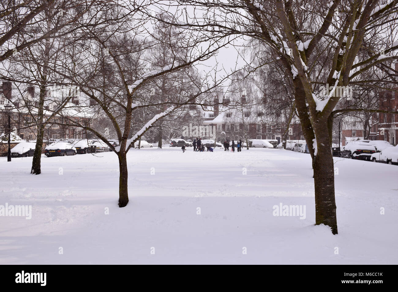 Nieve, cerca de la catedral de Norwich, Feb 2018 UK Foto de stock