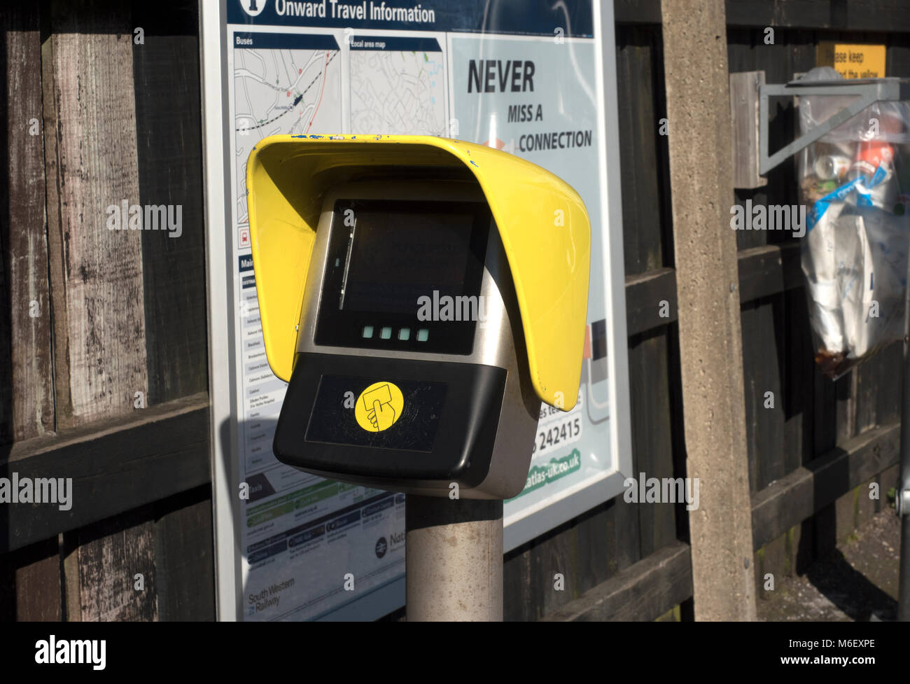 Máquina de billetes en la estación de ferrocarril, Totton, New Forest, Hampshire, Inglaterra, Reino Unido. Foto de stock