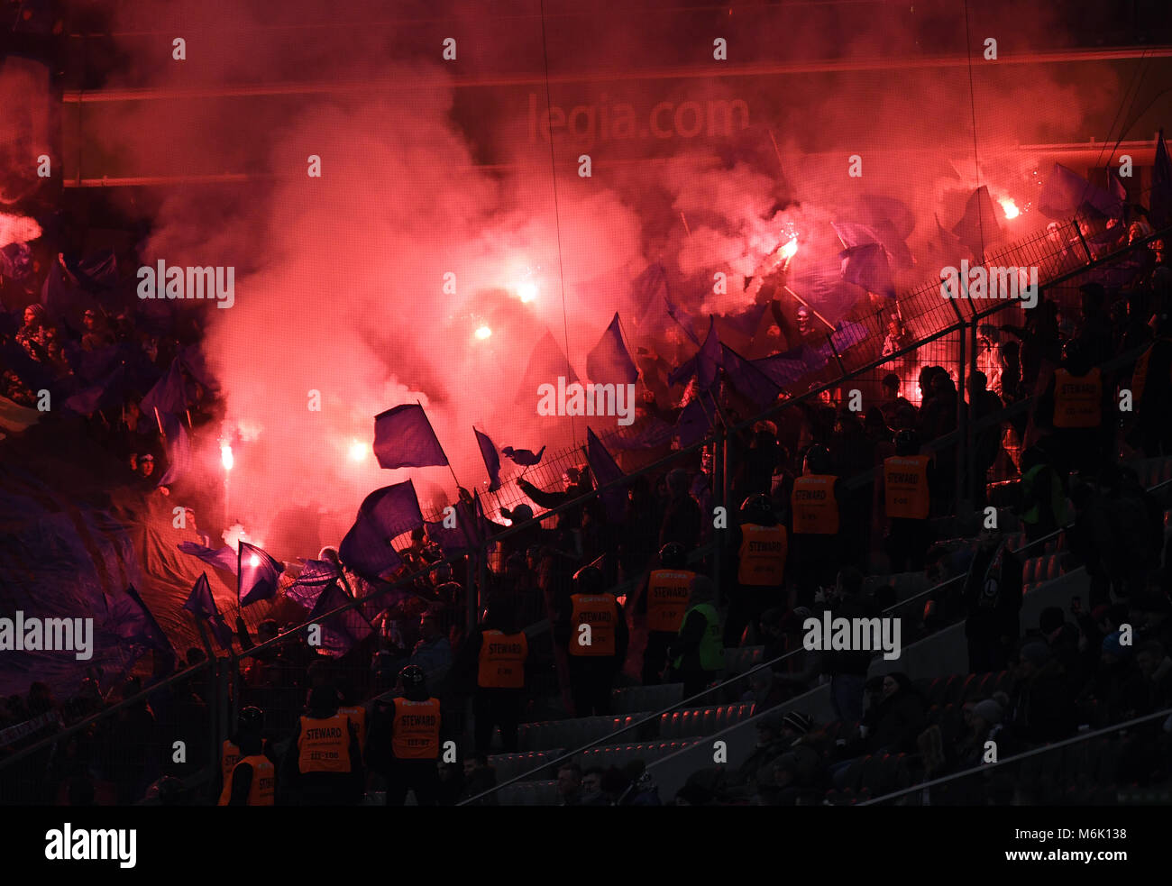 Varsovia, Polonia. 4 Mar, 2018. Liga Extra LOTTO Ekstraklasa polaca de fútbol Legia Warszawa - Lech Poznan Lech Poznan o/p partidarios de crédito: Maciej Gillert/Alamy Live News Foto de stock
