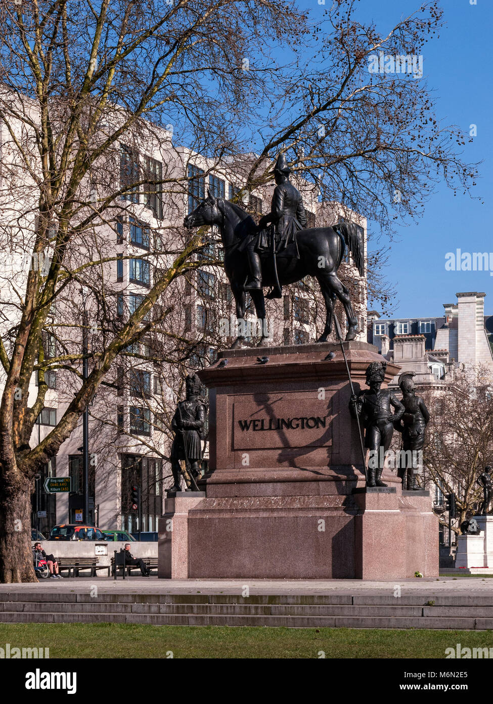 La estatua ecuestre del primer duque de Wellington, con su caballo de Copenhague, la Esquina de Hyde Park, Londres Foto de stock