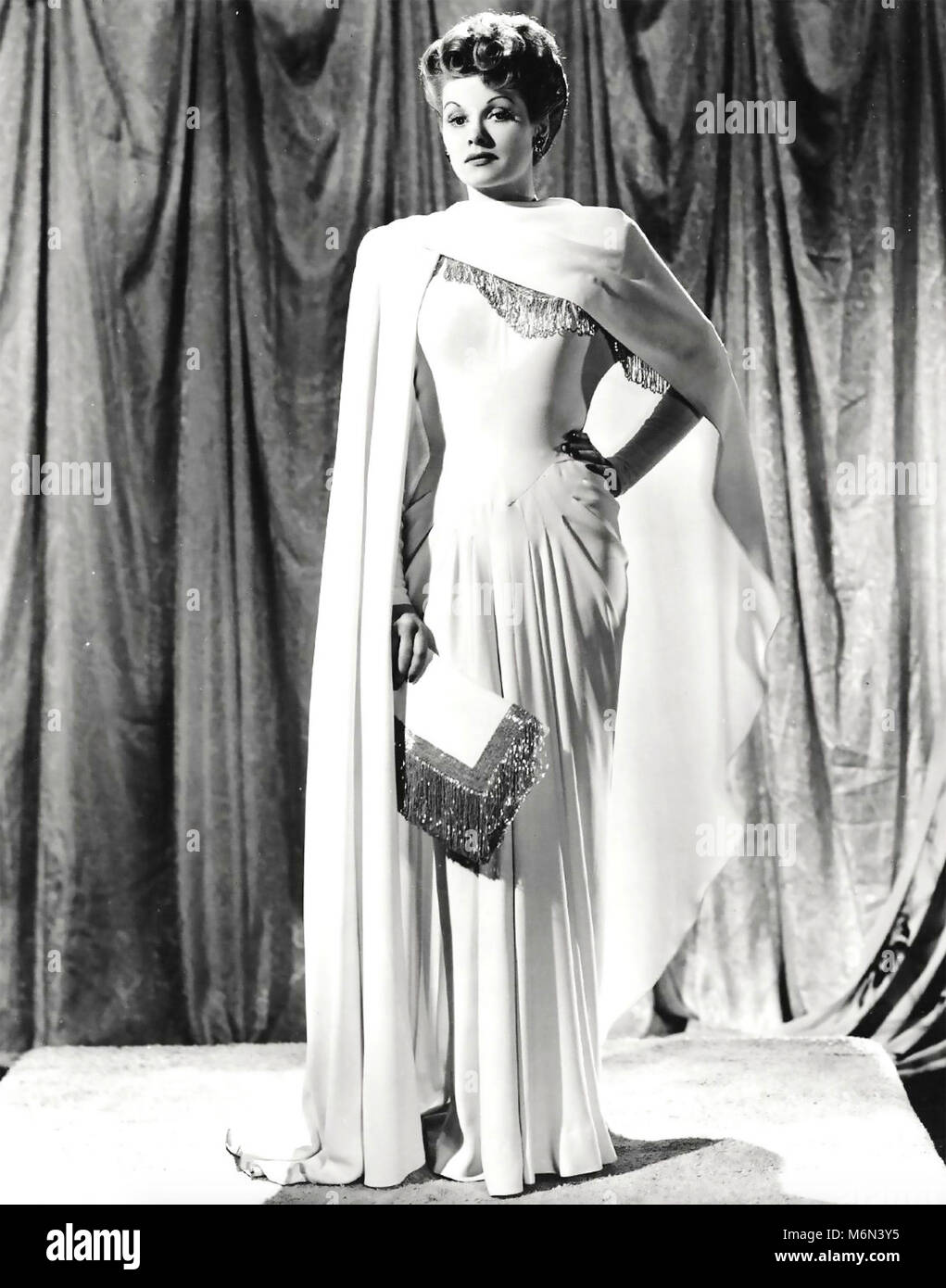 LUCILLE BALL (1911-1989) actriz estadounidense y productor de televisión acerca de 1945 Foto de stock
