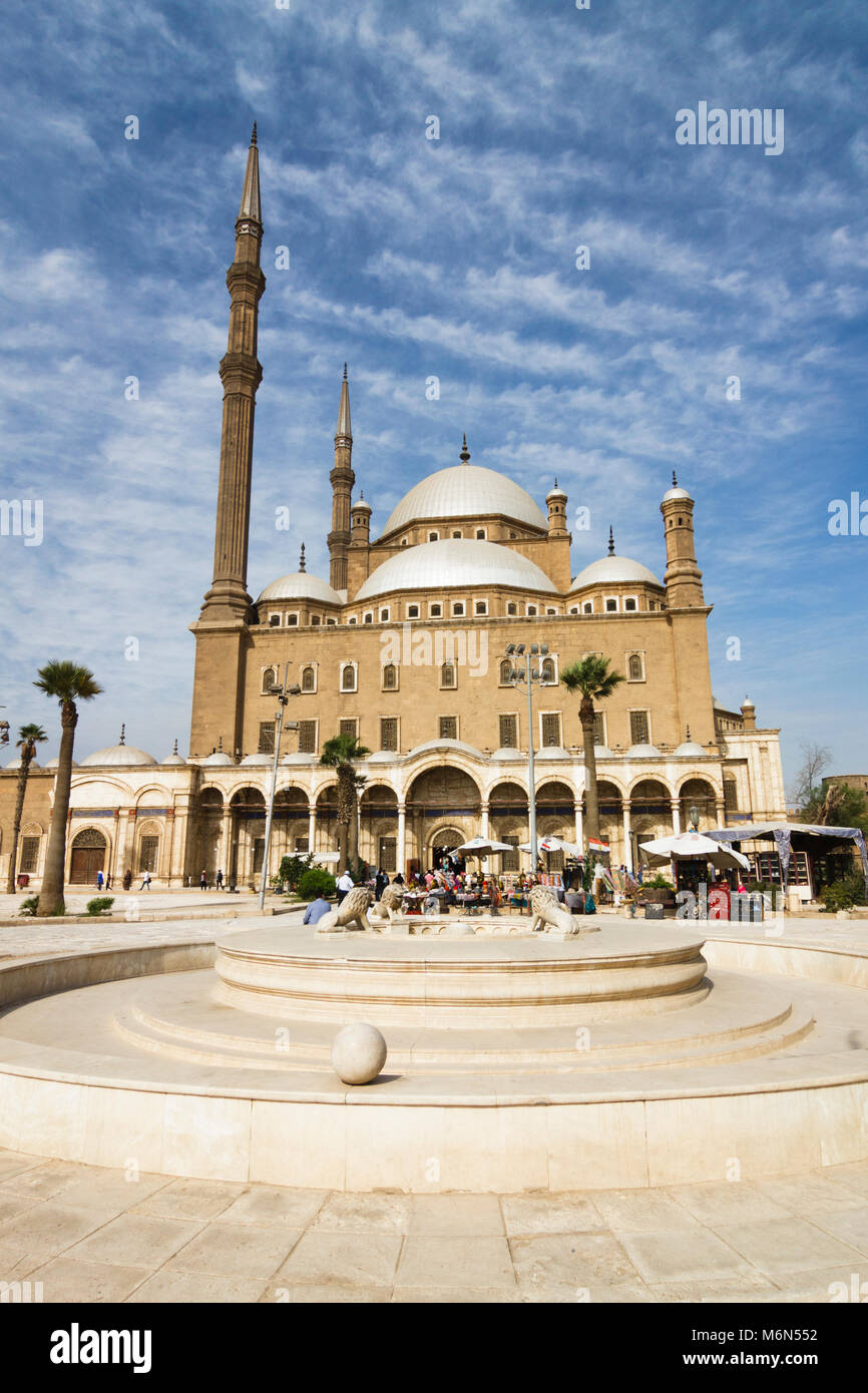 Mezquita de Muhammad Ali o Mezquita de Alabastro en la Ciudadela de Saladino en El Cairo, Egipto Foto de stock