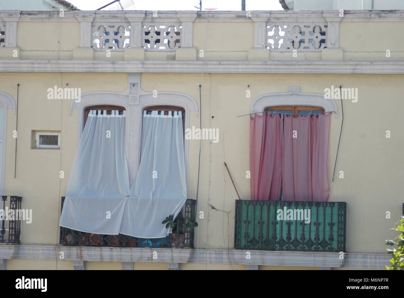 Persianas puertas balcón fotografías e imágenes de alta resolución - Página  3 - Alamy