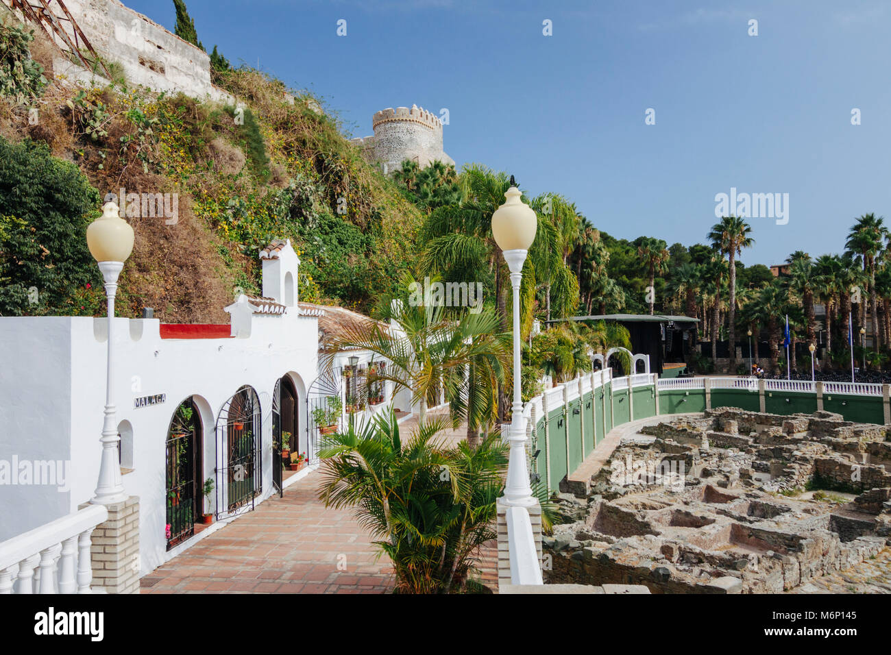 Almuñecar, Andalucía, España - 23 de julio de 2012 : sitio excavado de la factoría de salazón de pescado y garum en El Majuelo Park. Foto de stock