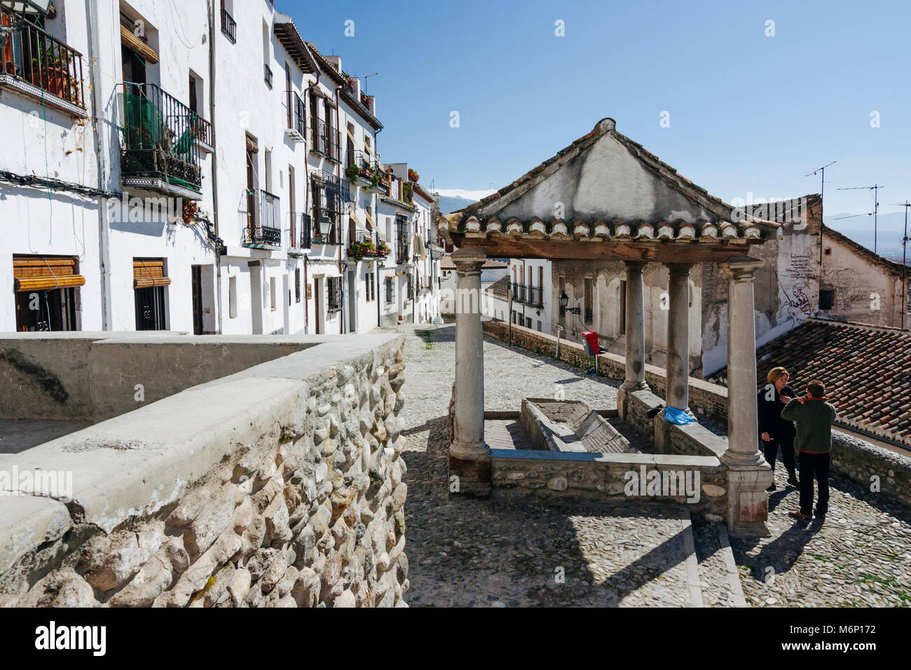 Granada, Andalucía, España. Antiguo lavadero en el barrio del Realejo, el  antiguo barrio judío en la época de la Granada nazarí Fotografía de stock -  Alamy