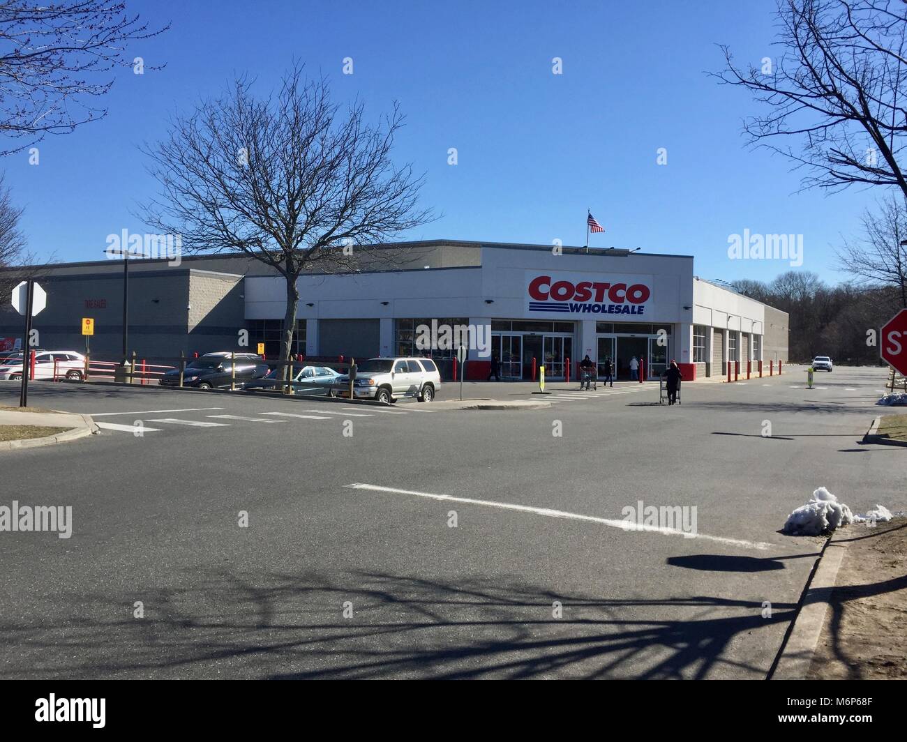 Long Island, Nueva York Circa 2017 Costco Wholesale store front