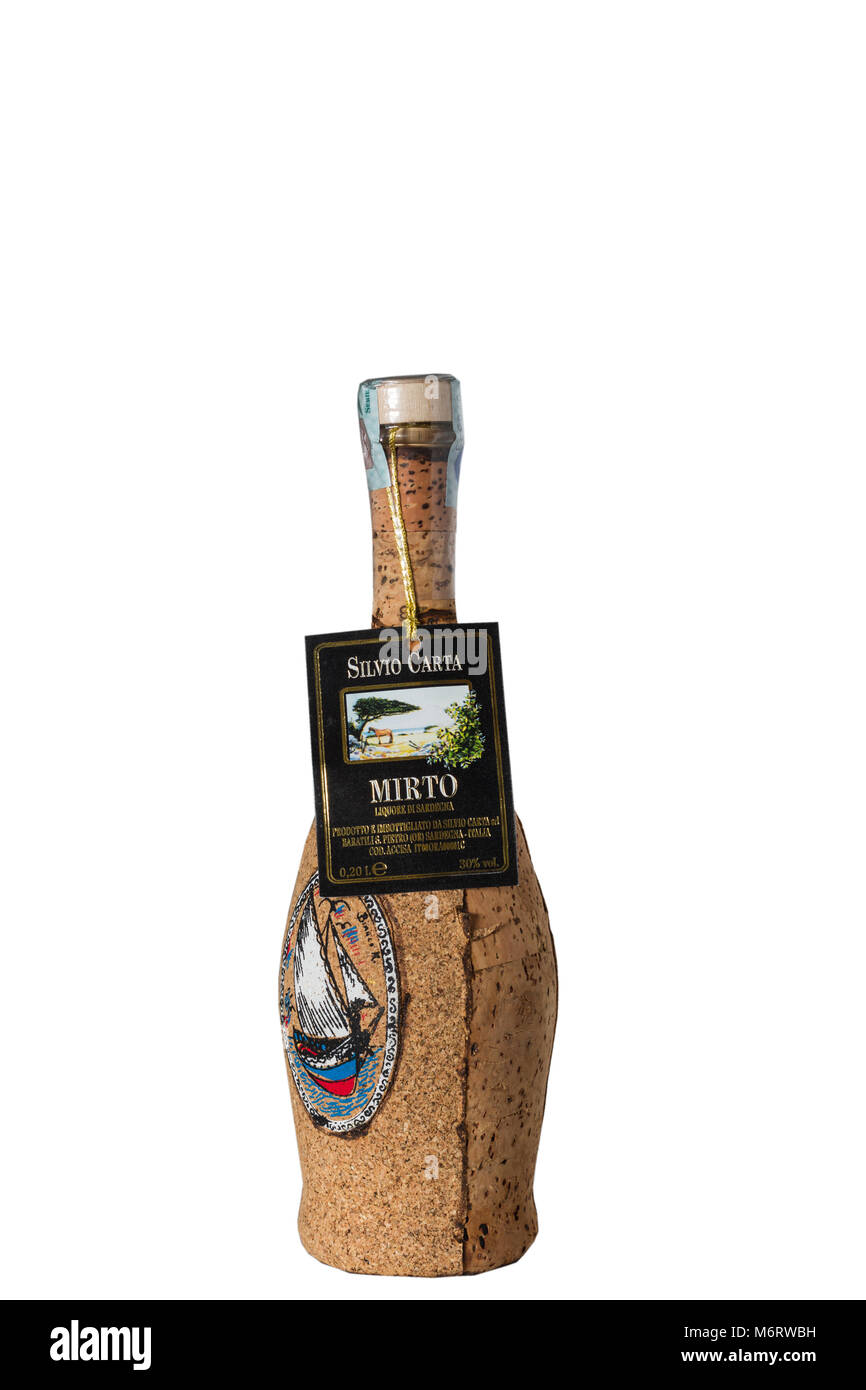 Botella de mirto, licor italiano de Cerdeña Fotografía de stock - Alamy