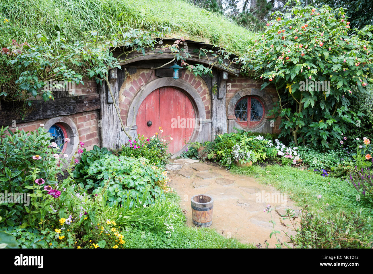 Casas Hobbit, Hobbiton Movie Set, Matamata, Isla del Norte, Nueva Zelanda Foto de stock
