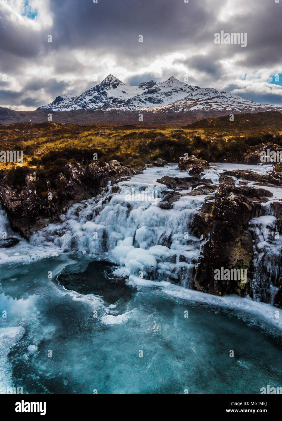 Cascada congelada, Alt, montañas Cuillin Dearg Foto de stock