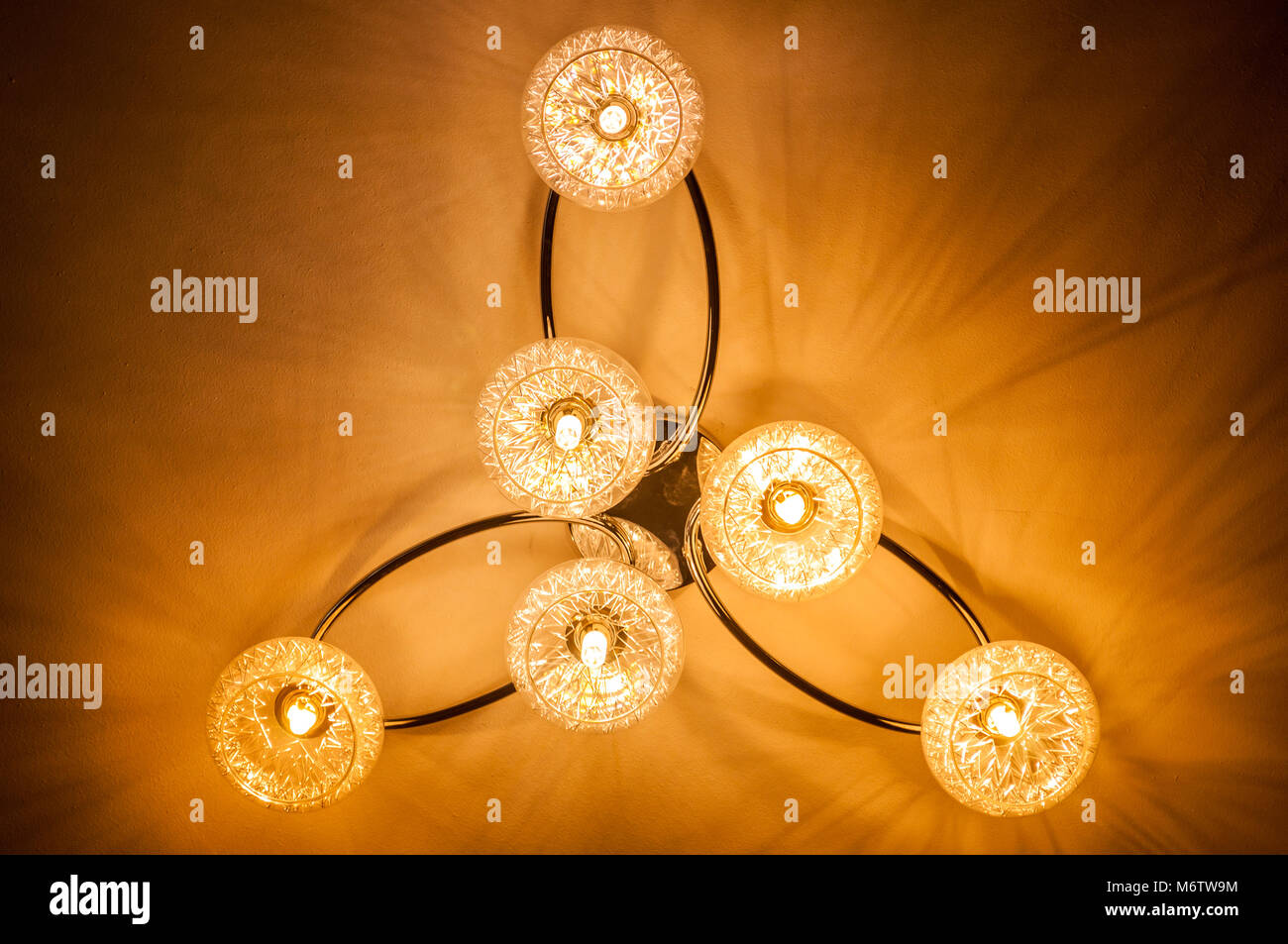 Luces Colgantes De Techo Fotos e Imágenes de stock - Alamy