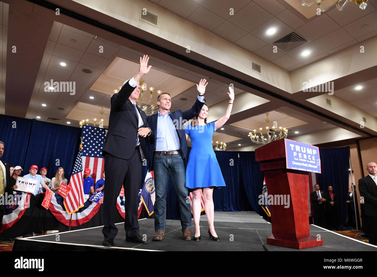 Chesterfield, MO, USA - Septiembre 06, 2016: vice candidato presidencial republicano, Mike Pence, Missouri, candidato a gobernador republicano Eric Greite Foto de stock