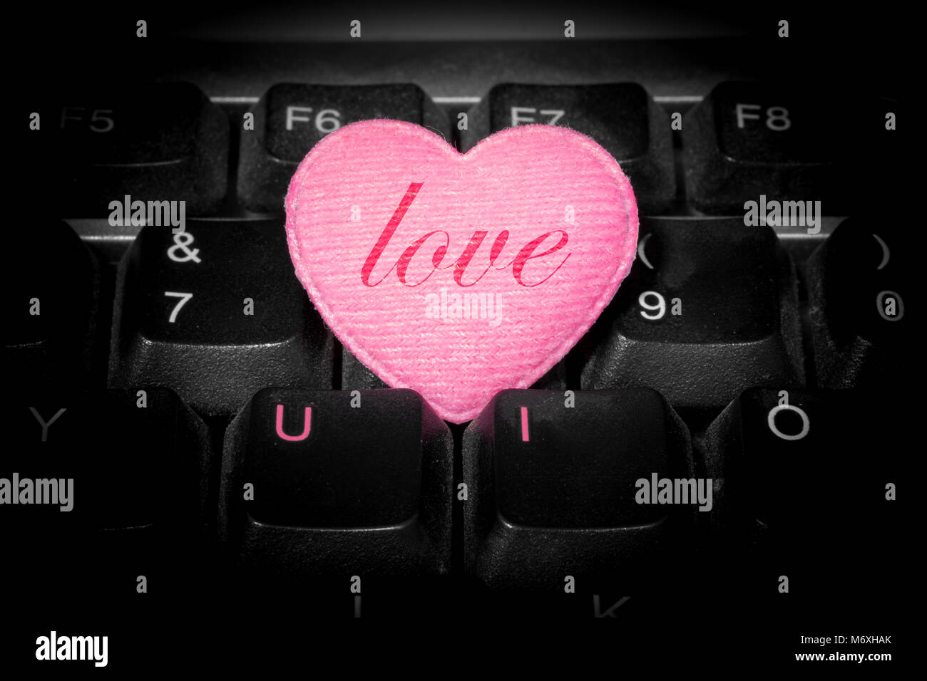 U Y I - amor para siempre - 'amor' sobre pink heart entre U Y I Teclado  Fotografía de stock - Alamy