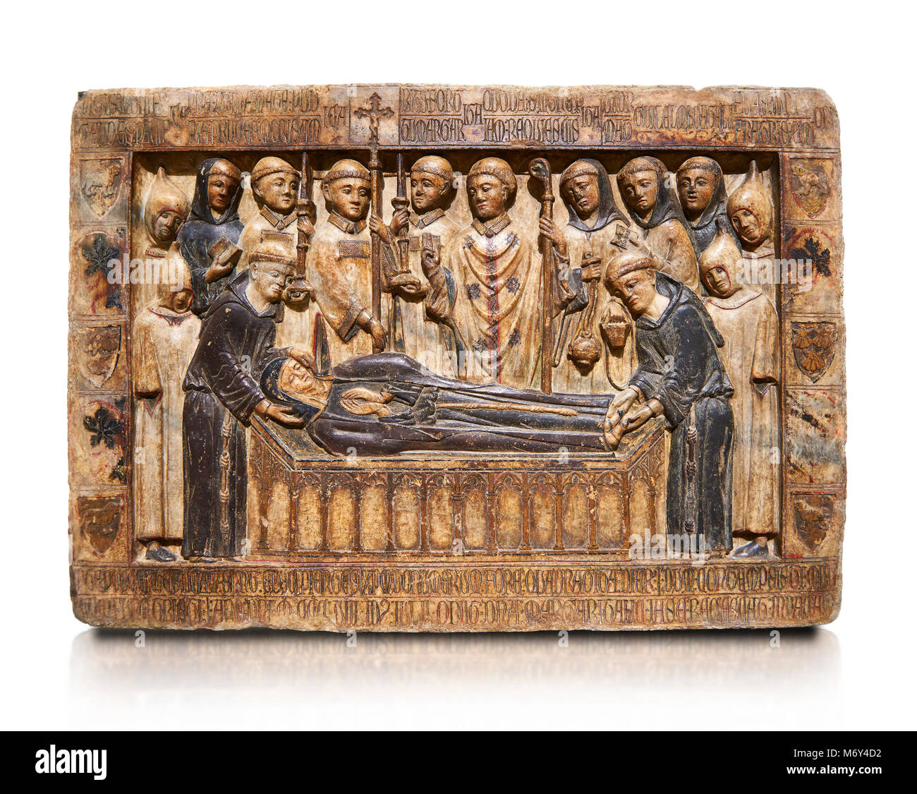 Gótico Catalán socorro de la escultura de mármol de la tumba de Margarida Cadell, murió 1308, desde el convento de Sant Domenee de Puigcerdà, La Cerdanya, España. Foto de stock