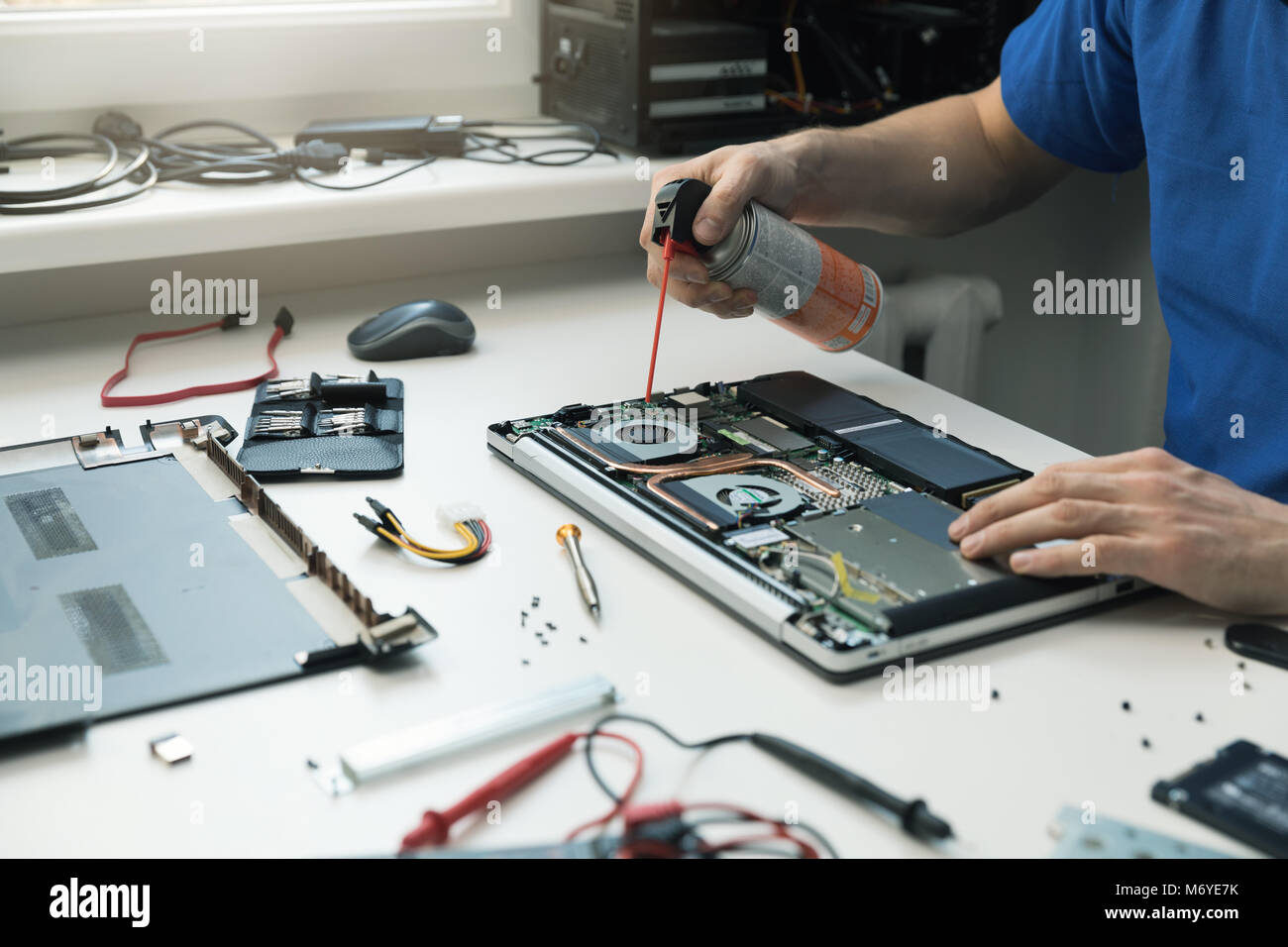 Limpieza de computadoras fotografías e imágenes de alta resolución - Alamy