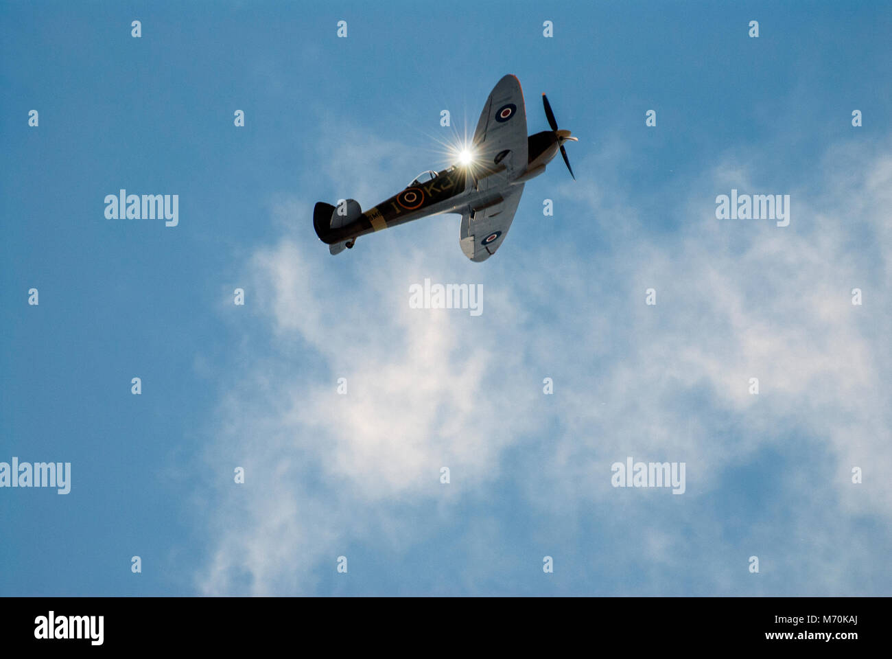 La icónica Supermarine Spitfire en vuelo. Foto de stock