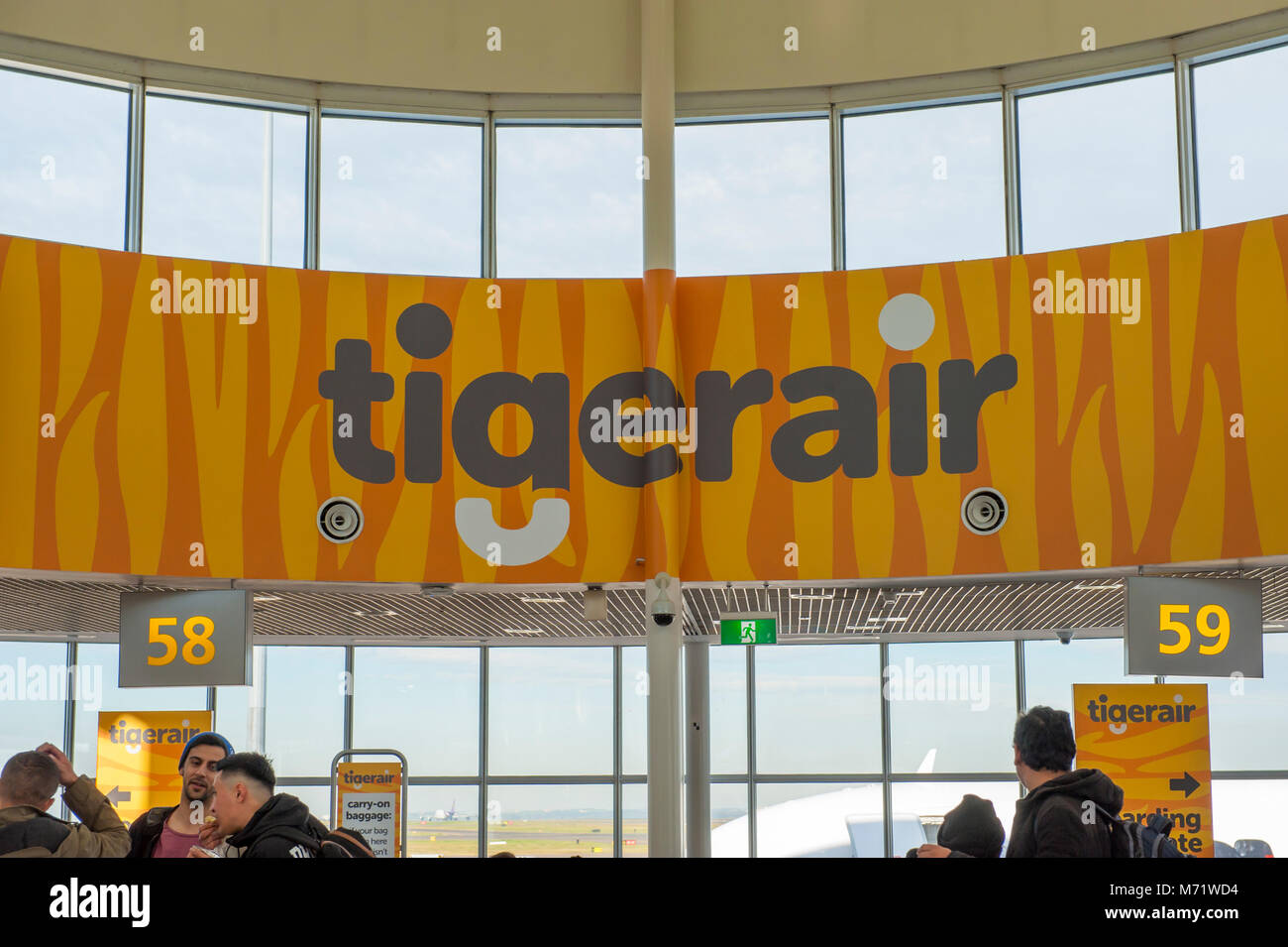 Letrero de Tiger Airways en el aeropuerto de Sidney. Puerta de salida. Mascot. AUSTRALIA Foto de stock