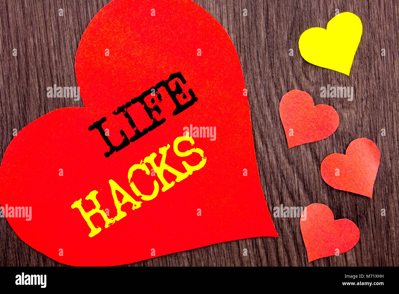 Anuncio de escritura texto mostrando la vida Hacks. Concepto Significado  Solución Hacking Hack truco para ayudar a la eficiencia escrito el amor del  Corazón backgro madera Fotografía de stock - Alamy