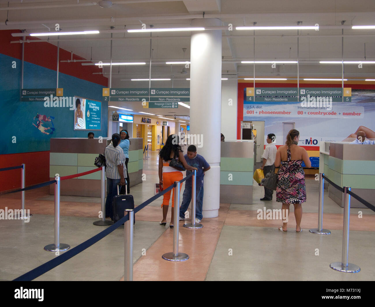 La inmigración en el Aeropuerto Internacional Hato, Curazao, Antillas Neerlandesas, Caribe, Mar Caribe Foto de stock