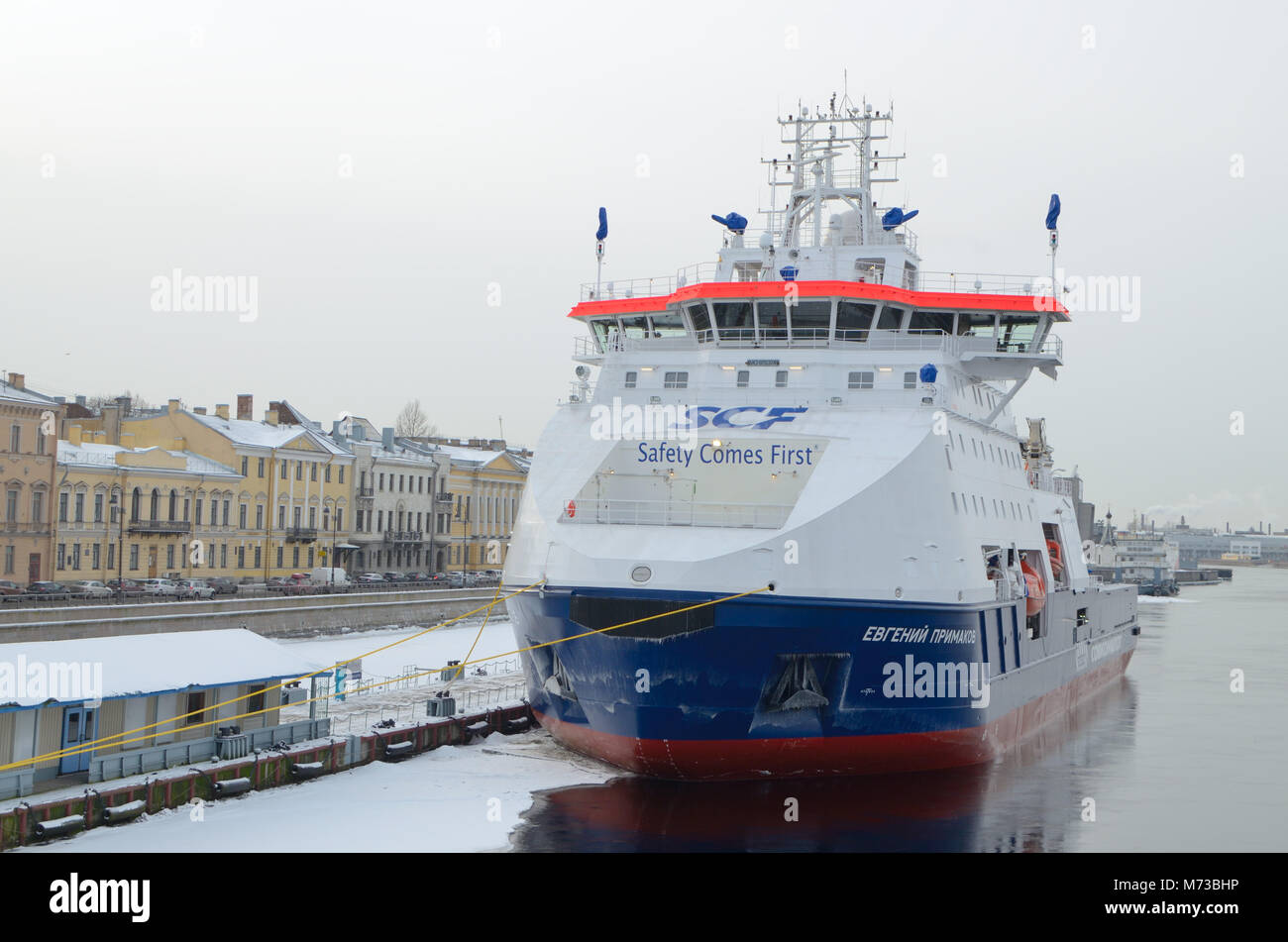 San Petersburgo.Rusia.02.01.2018.El nuevo barco rompehielos nombrado después Yevgeny Primakov .El barco fue construido en un astillero finlandés.Este es un multifunctiona Foto de stock