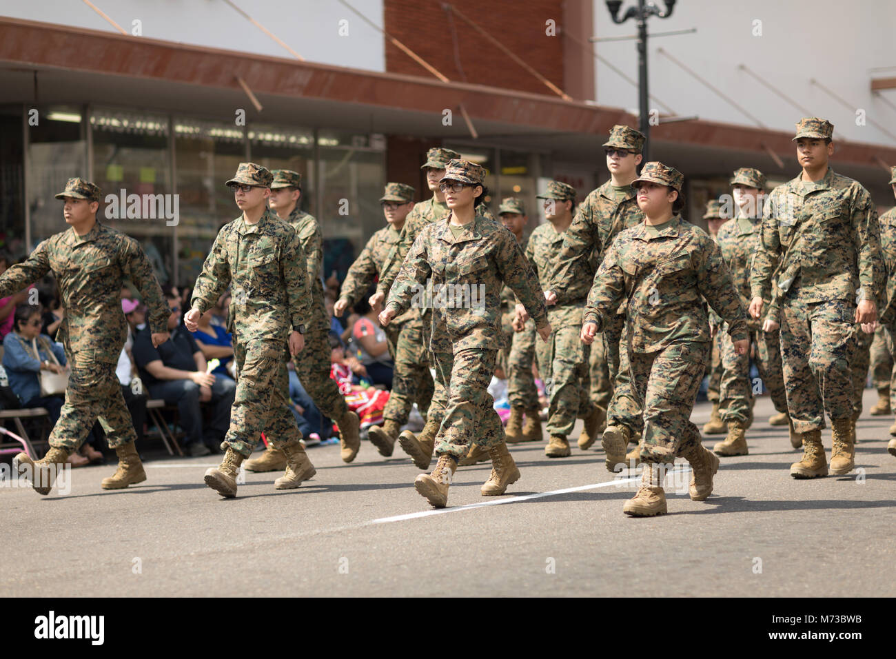 Bandas Militares en el desfile de la fiesta anual de San Antonio, Texas  Fotografía de stock - Alamy