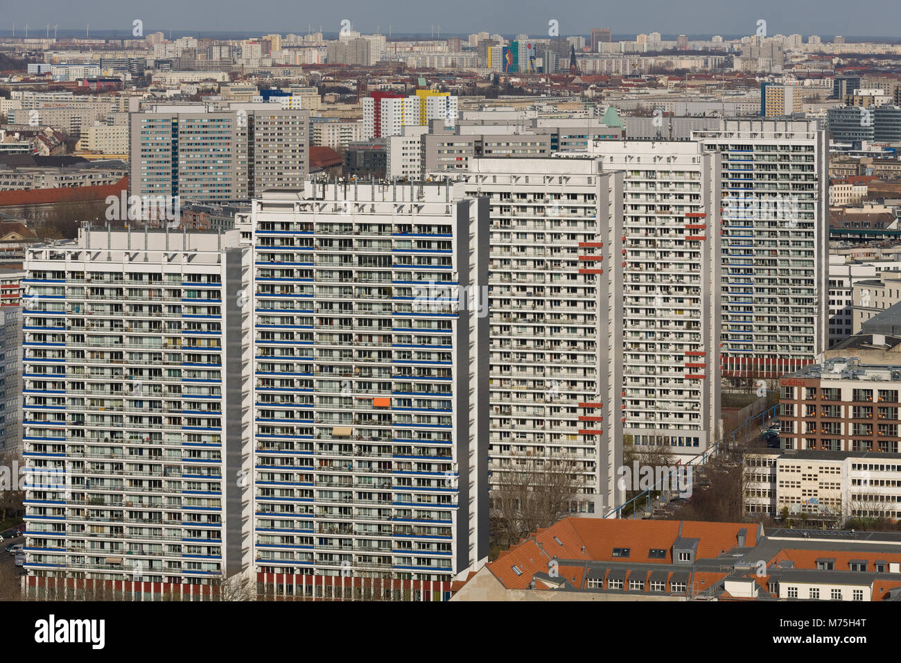 Varios edificios residenciales de gran altura en Berlín, Alemania Foto de stock