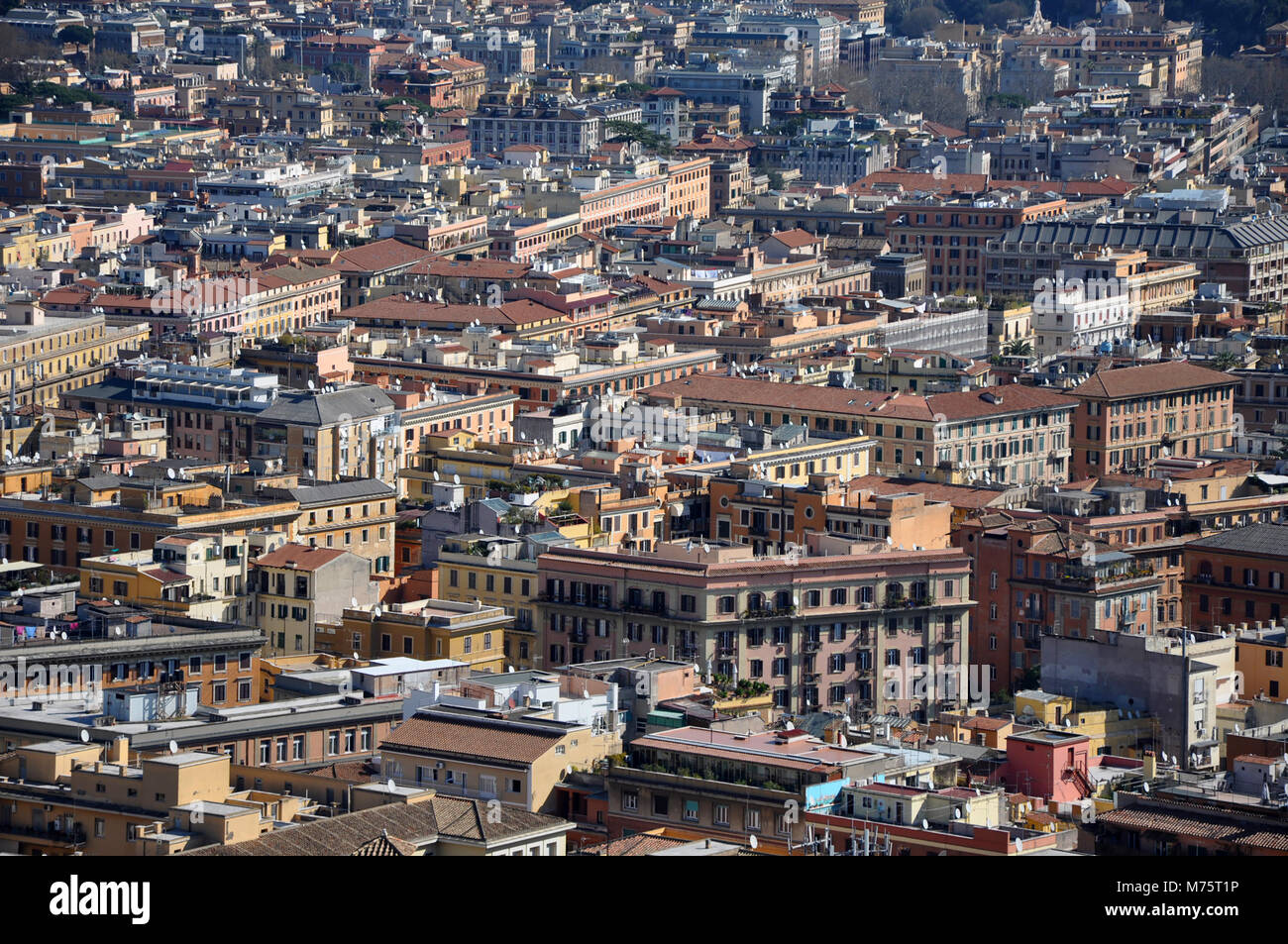 Vista aérea de la ciudad de Roma, Italia. Drone shot de Roma, por encima de  la vista de los edificios Fotografía de stock - Alamy