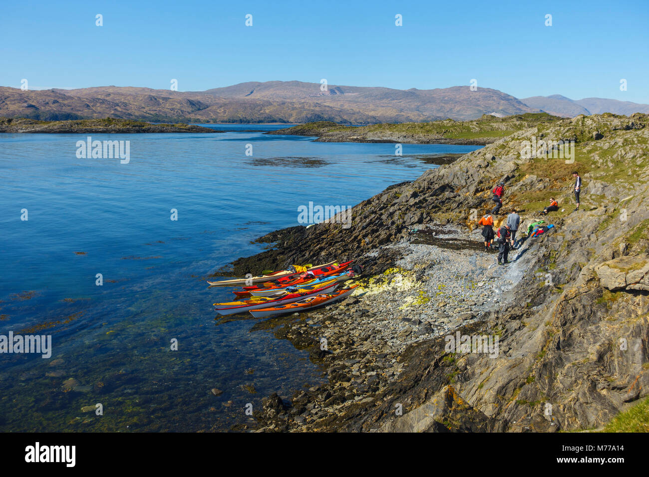 Kayak de mar en torno a las Hébridas interiores, Lismore, Escocia, Reino Unido, Europa Foto de stock