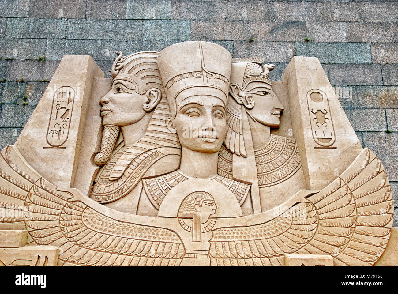 Dioses y faraones del antiguo Egipto Escultura en el Festival de esculturas  de arena cerca de la pared de la Fortaleza de San Pedro y san Pablo  Fotografía de stock - Alamy