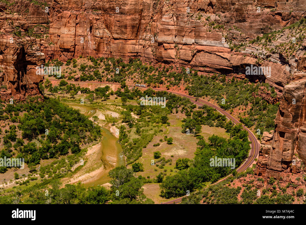 Los Estados Unidos, Utah, Condado de Washington, Springdale, el Parque Nacional de Zion, Zion Canyon, Virgin River en el Big Bend, vista desde el punto de observación Trail Foto de stock