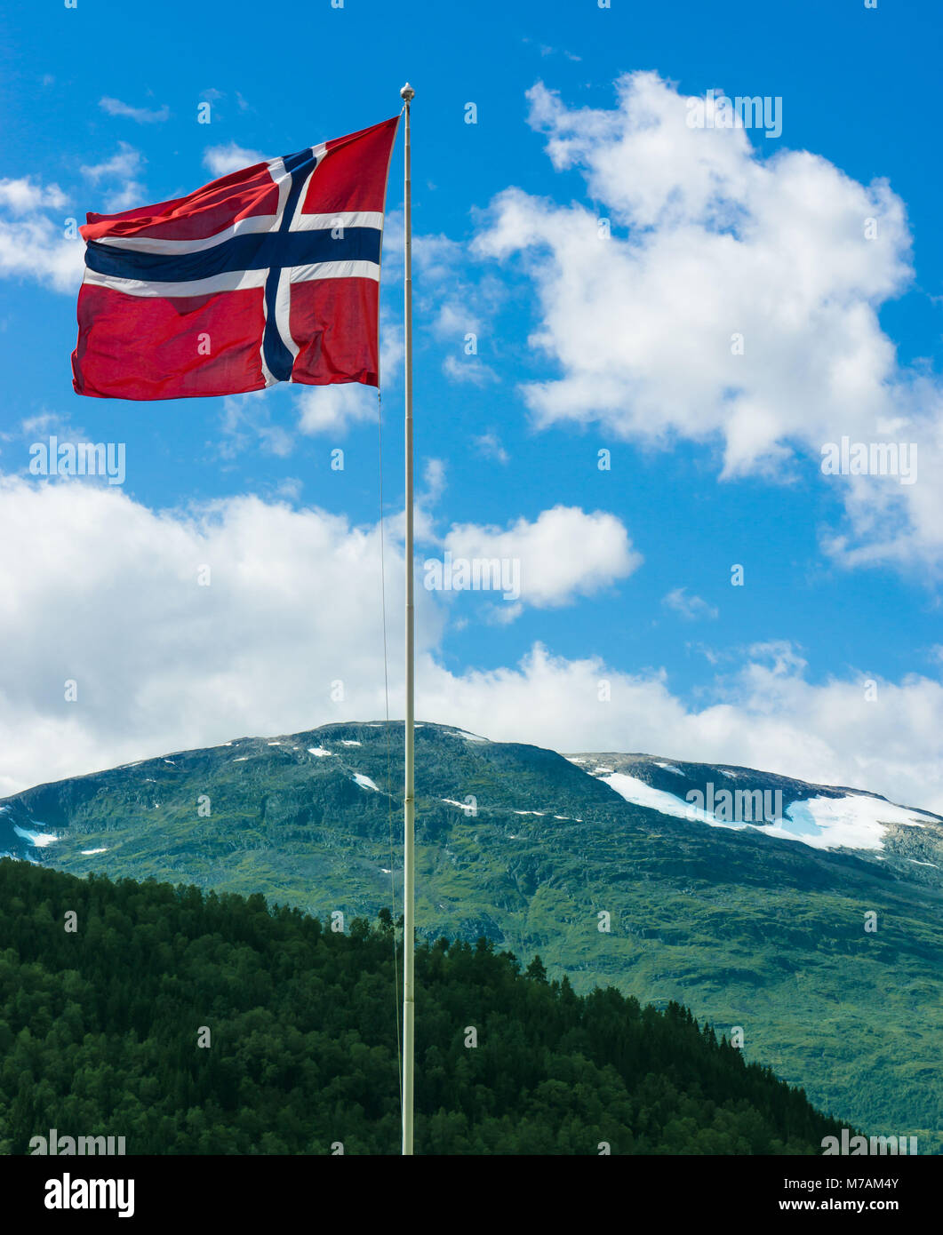 Pabellón de Noruega, las montañas en el fondo Foto de stock