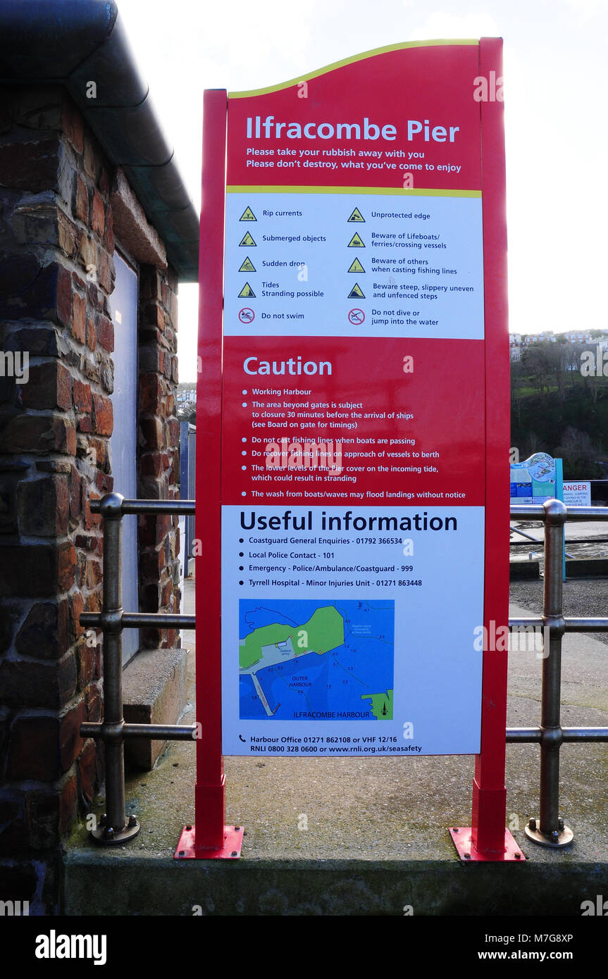Nota de información al público en Ilfracombe Harbor, North Devon. Foto de stock