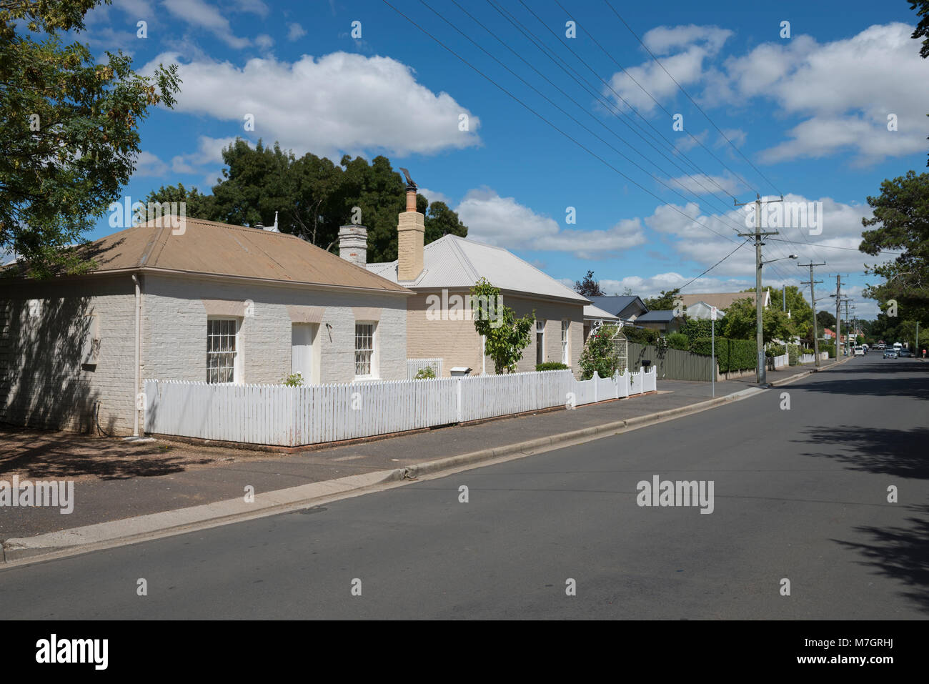 Ciudad histórica Evandale en Tasmania, Australia. Típicas casas de
