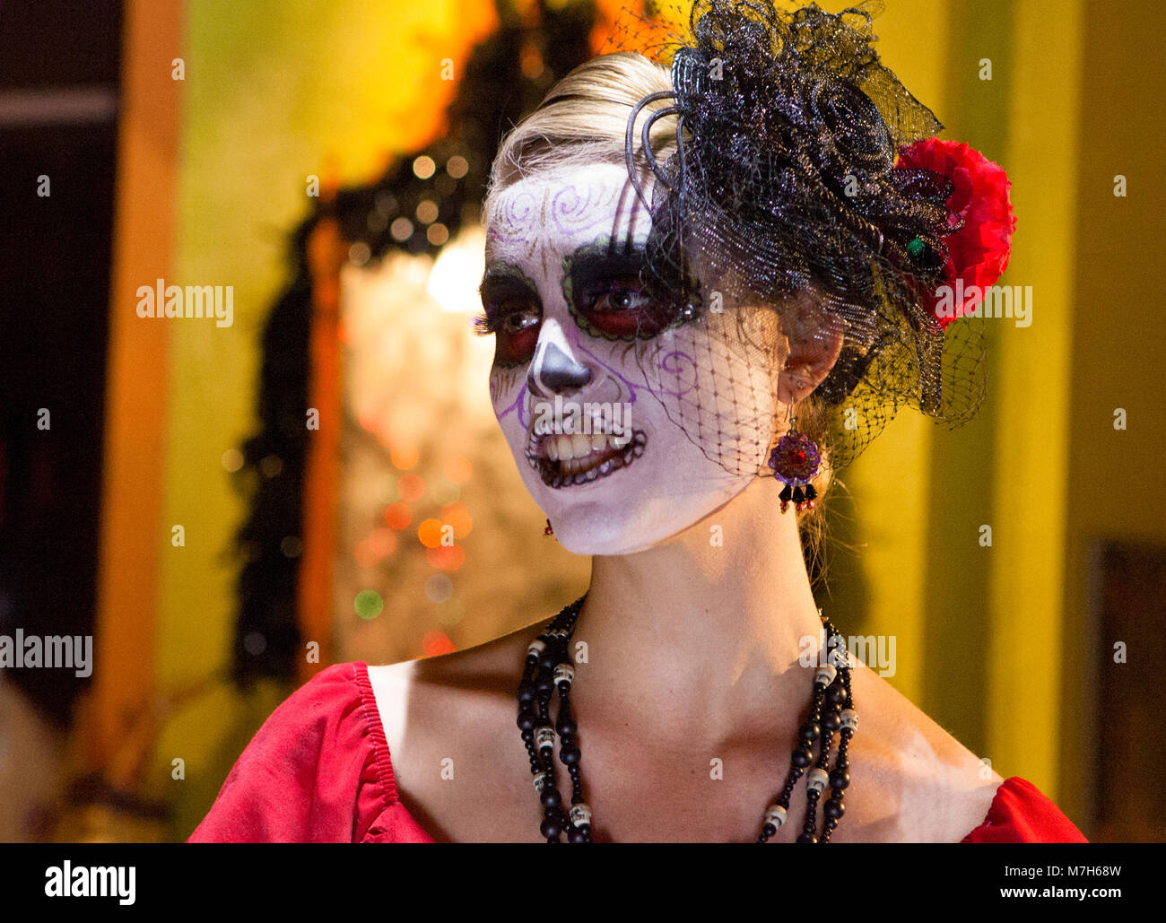 Señora de los muertos, La Calavera Catrina, vestido para el Día de los  muertos, Día de Muertos, una fiesta nacional mexicana Fotografía de stock -  Alamy